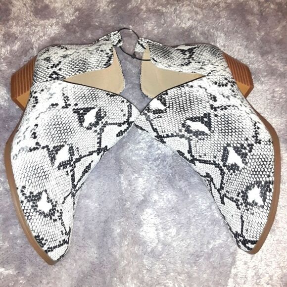 WOMEN'S cut-out ankle boots sz, 8,and 10 - Picture 12 of 15